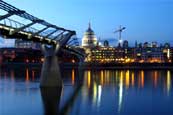 This beautiful cathedral, in the heart of London, dedicated to St Paul has overlooked the City since 604 AD. The current Cathedral, the fourth on this site, was designed by the court architect Sir Christopher Wren. It was built between 1675 and 1710 after its predecessor was destroyed in the Great Fire of London.